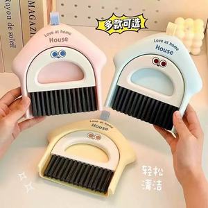 Juego de cepillos de limpieza para escritorio Mini House, limpiador de ranuras para teclado de nailon resistente al agua para estudiantes y uso en la oficina - Product Image 1