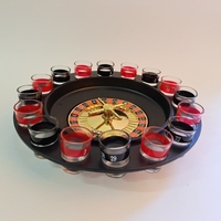 Jeu de roulette de fête avec 16 verres à shot