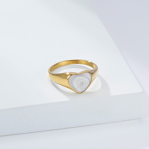 Anillo de Acero Inoxidable Chapado en Oro con Forma de Corazón, Bisel Rojo, Negro y Blanco, Joyería de Moda Unisex, Regalo - Product Image 4