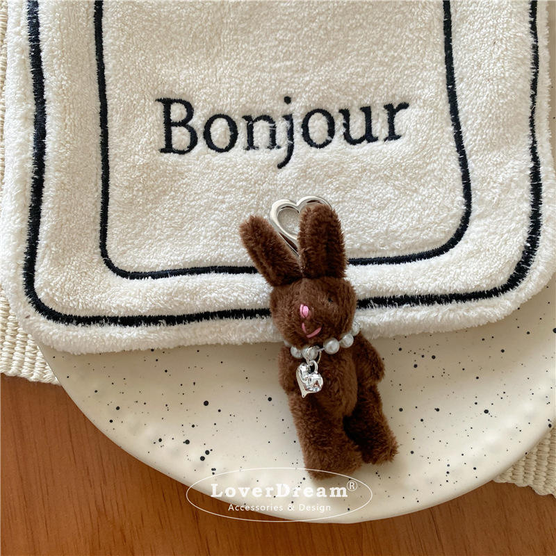 สร้อยคอสีกาแฟพร้อมจี้กระต่ายและหัวใจ