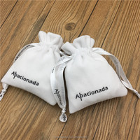 Pochette à bijoux à cordon en velours blanc à la mode pour bagues et boucles d'oreilles ruban de soie imprimé petit sac à bijoux d'emballage de mariage