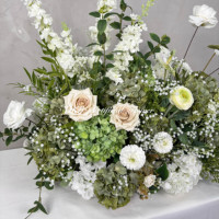 Best Verkopende Grote Hortensia En Anthurium Gemengde Groene Bloem Boeket Arrangement 80Cm Grote Gangpad Bloem Voor Kerk Bruiloft Grond
