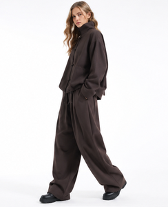 Conjunto de Dos Piezas para Mujer con Logotipo Personalizado, Chaqueta Vintage con Botones de Nudo y Pantalones Anchos con Cordón Ajustable - Product Image 3