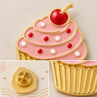 Broche en émail souple 3D UV motif cupcake cerise, bijou dessert sucré, plaqué or, badges métalliques en gros, épingles en émail personnalisées