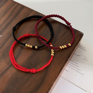 สร้อยข้อมือเชือกถักสีแดงดำสีไวน์แดงประดับลูกปัดทองคำ ของขวัญสำหรับทุกเพศในวันวาเลนไทน์และปีงู - Product Image 1