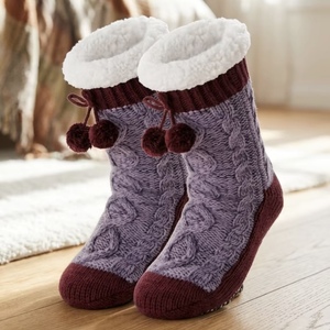 Chaussettes douillettes et antidérapantes Welwoos pour femmes, au-dessus du genou, en fourrure, épaisses, chaudes, pour l'hiver, cadeau <span class=keywords><strong>de</strong></span> Noël (rouge et violet) - Product Image 1