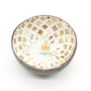 Ventes en gros de bols en noix de coco artisanaux avec des sculptures complexes, des designs uniques, durables, écologiques, bon prix - Product Image 3