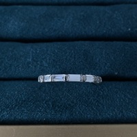 Fine Jewelry Emerald Cut Moissanite Bagues de fiançailles pour hommes et femmes 14k/18k Or jaune Bague en diamant unique