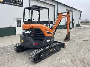 รถขุด DX35ขนาดเล็ก Doosan สภาพเดิมพร้อมการจัดส่งที่รวดเร็วส่วนประกอบหลักรวมถึงปั๊มเครื่องยนต์เกียร์ PLC - Product Image 3