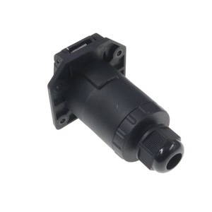 Prise étanche 7 voies 6-24 Volts pour connecteur de remorque de camping-car, avec capuchon de protection noir - Product Image 3