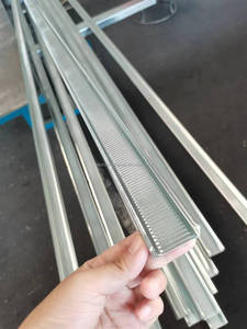 Support métallique <span class=keywords><strong>pour</strong></span> plafond en métal R203, utilisé <span class=keywords><strong>pour</strong></span> l'installation de <span class=keywords><strong>plaques</strong></span> de plâtre Knauf - Product Image 3