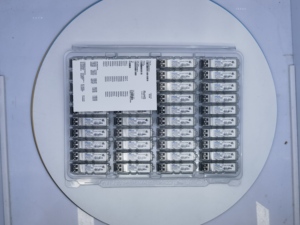 FTLF8532P4BCV Finisar FTLF8532P4BCV Transceiver optique SFP+ 32G conforme RoHS pour fibre optique à trois vitesses 8,5/14,025/28,05 Gb/s Fibre C - Product Image 5