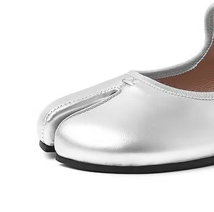 <span class=keywords><strong>Ballerine</strong></span> Tabi OEM ODM in Vera Pelle con Fibbia Elegante, Scarpe Mary Jane Basse Personalizzate all'Ingrosso con Design a Punta Divisa, Fabbrica di <span class=keywords><strong>Ballerine</strong></span> Tabi - Product Image 3