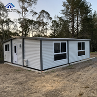Maisonnette modulaire préfabriquée à toit en pente avec porche couvert, double aile extensible, pour villas de vacances, cabanes de plage et de bord de lac, entrepôts