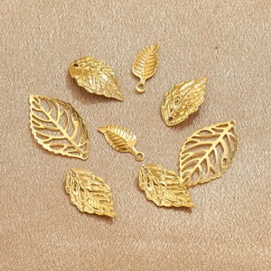Filigree Leave Boutique |   Pendentifs en forme de feuille creux et gravés en acier inoxydable plaqué or PVD 18 carats pour la fabrication de bijoux DIY - Product Image 4