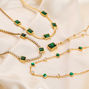Collar de Acero Inoxidable con Baño de Oro de 18K, Diseño Geométrico con Esmeralda Cuadrada y Circonita, Cadena para Clavícula, Joyería para Uso Diario - Product Image 1