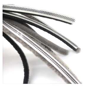 Bande météo en laine avec joint de brosse tissé à ailettes pour portes d'animaux de compagnie - Product Image 1