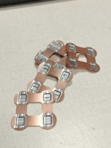 WELLGO Verkupfertes Nickelblech Batterieverbinder 0,3 mm Dicke Kupfer 21700 21,4 mm Mittelabstand 2*2P Kupfersammelschienen - Product Image 2