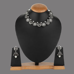 Ensemble de bijoux à l'aspect brillant avec collier complet, boucles d'oreilles à breloques pour cadeau de mariage, disponible au prix de gros - Product Image 1