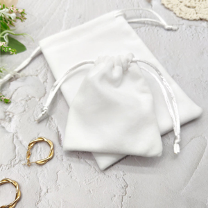 Bolsas de Terciopelo con Cordón, Impresas con Logotipo Personalizado, Blancas, Reciclables, Impresas con Serigrafía, para Empaque de Regalos y Joyería - Product Image 5