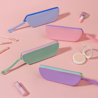 Vente en gros de trousses de maquillage en silicone personnalisées avec logo, multi-usages, petites, roses, porte-pinceaux de maquillage, étui pour lunettes