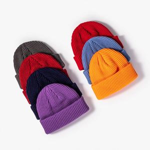 Bonnet sans bord en acrylique épais côtelé pour homme avec étiquette personnalisée – Vente en gros - Product Image 2