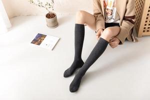 Offre Spéciale en gros logo personnalisé uniforme caractère unisexe personnalisé filles genou lycée <span class=keywords><strong>chaussettes</strong></span> - Product Image 2