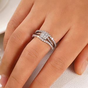 Anello di Fidanzamento con Diamante Taglio Principessa in Oro Bianco, Fascia con Diamanti Naturali Colore D per Donna - Product Image 2