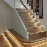 Marches d'escalier intérieures en bois sur mesure de qualité supérieure, à angle droit avec contremarche, pour la décoration moderne des villas et appartements – Pièces d'escalier