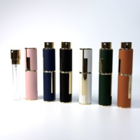 Atomiseur de parfum rotatif en cuir d'agneau 10 ml – Flacon de voyage premium rechargeable pour parfum de poche