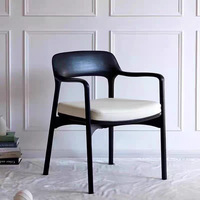 Chaise de salle à manger de style vintage pour hôtel, avec accoudoirs en bois de frêne et dossier personnalisable, en lin