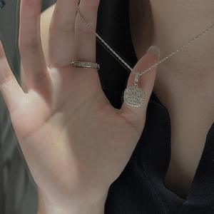 Colgante de Plata de Ley S925 con Diseño Simple y Moderno, Microincrustaciones de Flores Talladas, Componente de Joyería Medieval - Product Image 2