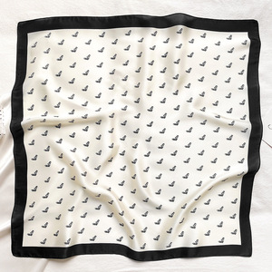Foulard carré professionnel vintage printemps-été pour femme, motif cachemire imprimé, en polyester, style soie - Product Image 4
