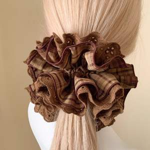 Chouchous de luxe 4 couches surdimensionnés en dentelle ajourée, chouchous en dentelle froissée style ballet, grands chouchous doux pour queue de cheval, vente en gros - Product Image 3