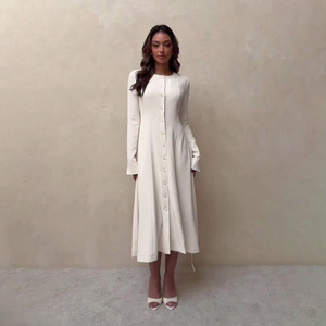 Robe longue élégante unie à col rond et boutonnée sur le devant, à manches longues, avec ceinture à nouer, coupe trapèze pour femme - Product Image 1