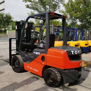 Chariot élévateur diesel Toyota d'occasion à bas prix, 3 tonnes, modèle FD30, avec moteur et boîte de vitesses, rapports fournis - Product Image 4