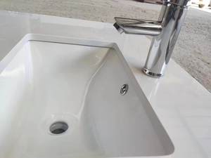 Özel Cut-to-size kuvars tezgah saf beyaz yapay taş mutfak Vanity Top toptan - Product Image 4