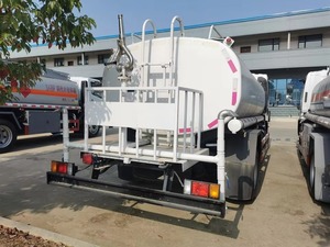 <span class=keywords><strong>Camion</strong></span>-<span class=keywords><strong>citerne</strong></span> à eau de marque japonaise 1SU ZU, transmission 4x2, empattement 3815 mm, capacité de 6 tonnes, <span class=keywords><strong>volume</strong></span> de 6000 L avec pompe haute pression - Product Image 2