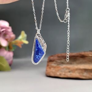 Collana con Ciondolo a Forma di Ramo d'Albero Triangolare per Donne, Design Ispirato alla Natura, Collana per Uso Quotidiano - Product Image 5