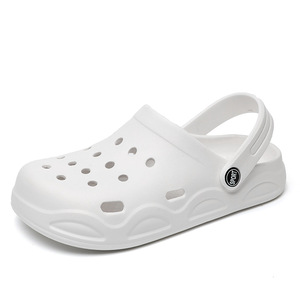 Sabots légers pour femmes, plateforme noire en EVA, antidérapants, pour l'été, la plage, talon plat, style <span class=keywords><strong>Crocs</strong></span> - Product Image 4