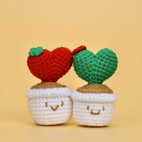 Ornement en forme de cœur en crochet fait main, cactus en pot, décoration de bureau en forme de cœur tricoté, mini pot de plante, cactus artificiel