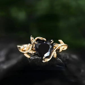 Anello con Design a Foglia e Cuore Nero, Stile Gotico per Donne - Product Image 5