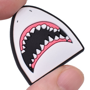 Dijes de PVC al por Mayor con Forma de Tiburón, Personalizables, para Decoración de Fundas de Celular, Accesorios Religiosos, Musicales y de Amor - Product Image 6
