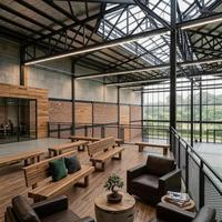 Bâtiment de gymnastique de badminton en structure acier préfabriquée avec surface galvanisée/peinte, design moderne, garantie 5 ans