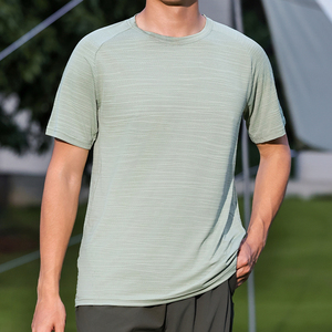 เสื้อยืดออกกำลังกายแขนสั้นผู้ชาย ลายแถบสะท้อนแสงสำหรับฤดูร้อน ผ้าโพลีเอสเตอร์ 100% - Product Image 3