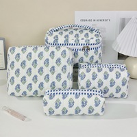 Set Tas Kosmetik Besar Motif Bunga Lucu dengan Ritsleting - 4 Buah, Berbahan Quilted, untuk Perjalanan, Organizer untuk Wanita dan Remaja Putri, Hadiah Sempurna