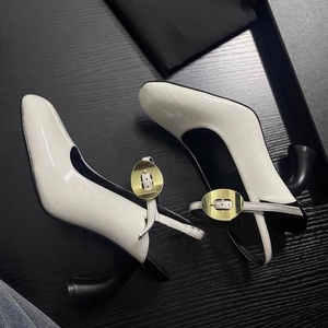 Sandalias de tacón alto con punta cuadrada para mujer, estilo slingback, con hebillas doradas y correa trasera, para verano - Product Image 4