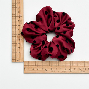 Venta al por mayor Vintage Polka Dot <span class=keywords><strong>Hair</strong></span> Ties <span class=keywords><strong>Plain</strong></span> Color Fabric Large Scrunchies Accesorios para el cabello para las mujeres - Product Image 6
