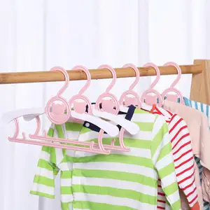 شماعات ملابس أطفال بلاستيكية قابلة للتعديل ، منظم معاطف لحديثي الولادة مانعة للإنزلاق