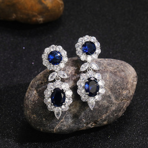 Orecchini Pendenti in Cristallo Blu Reale per Donne, Eleganti Accessori per Uso Quotidiano e Feste - Product Image 1